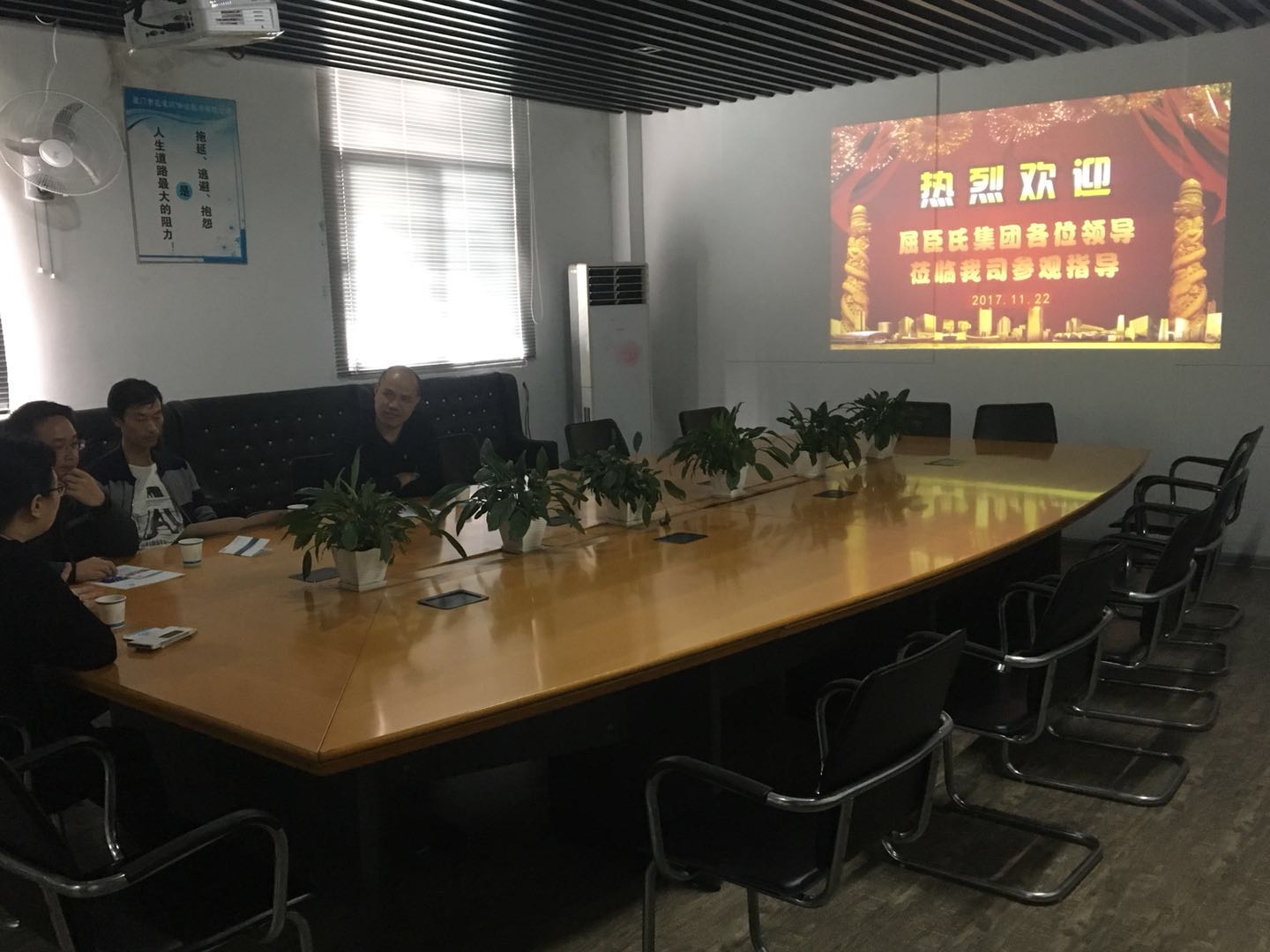 �y�������������������