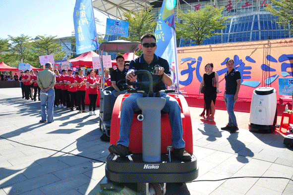 �g��Ц�Z(y��)��һ����ʮ�˰���ˇ�R�ψ�(ch��ng)������ȸ�������B�T(m��n)�е����ü�����(ji��)