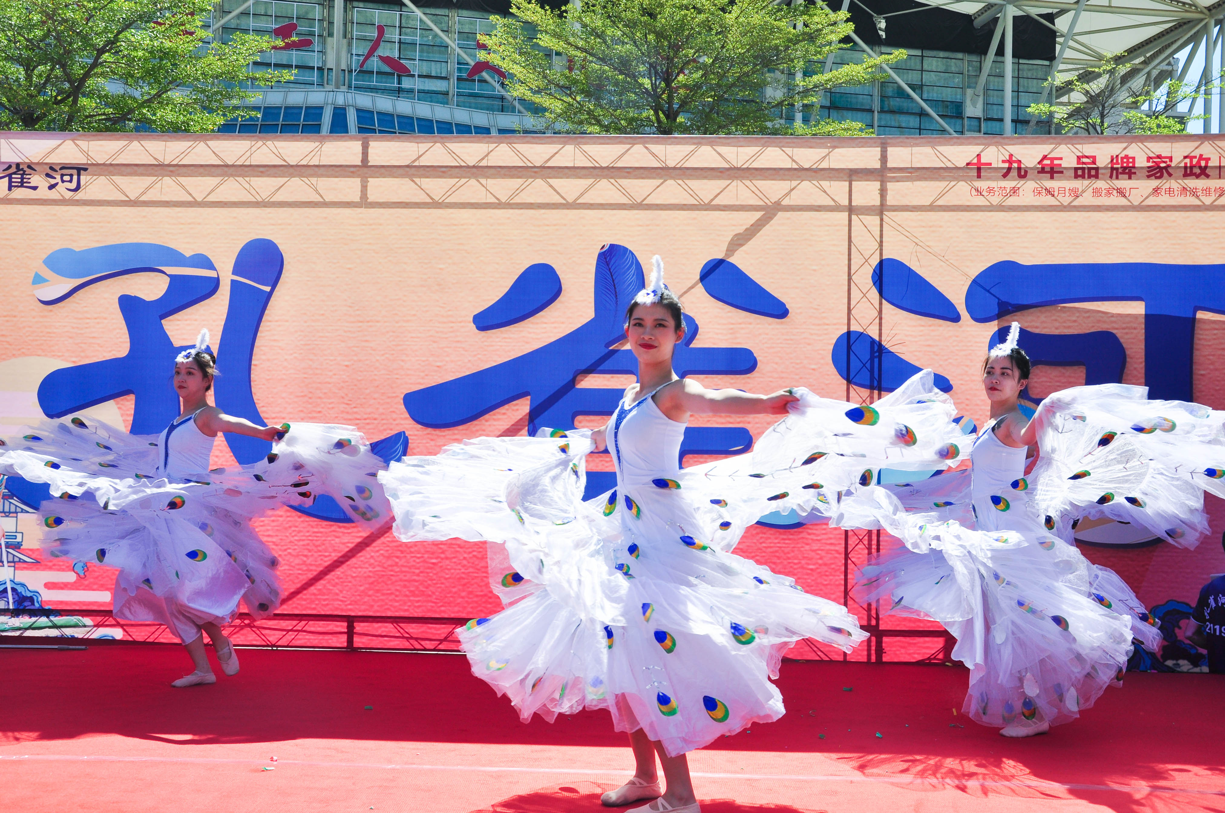 �g��Ц�Z(y��)��һ����ʮ�˰���ˇ�R�ψ�(ch��ng)������ȸ�������B�T(m��n)�е����ü�����(ji��)