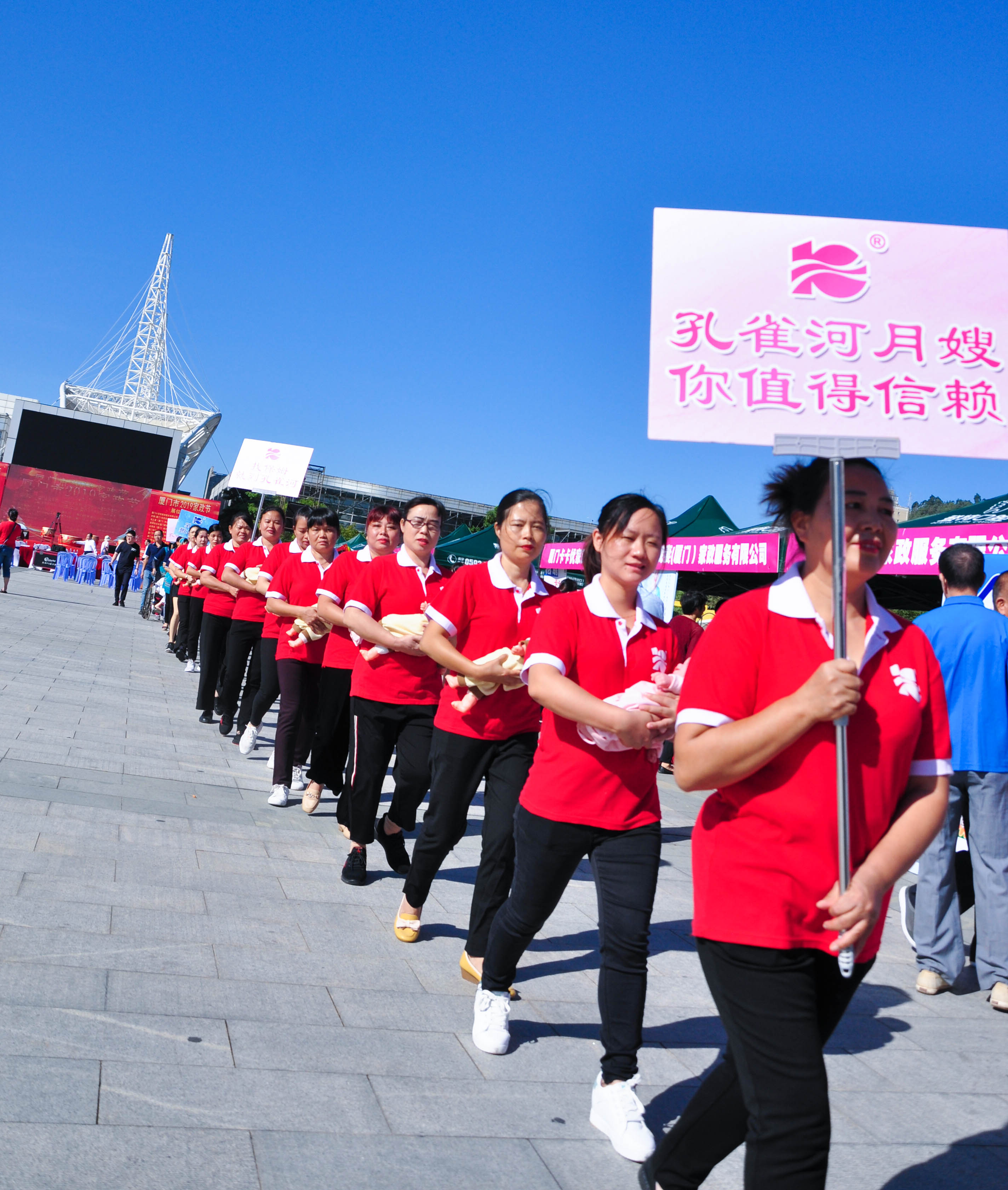 �g��Ц�Z(y��)��һ����ʮ�˰���ˇ�R�ψ�(ch��ng)������ȸ�������B�T(m��n)�е����ü�����(ji��)