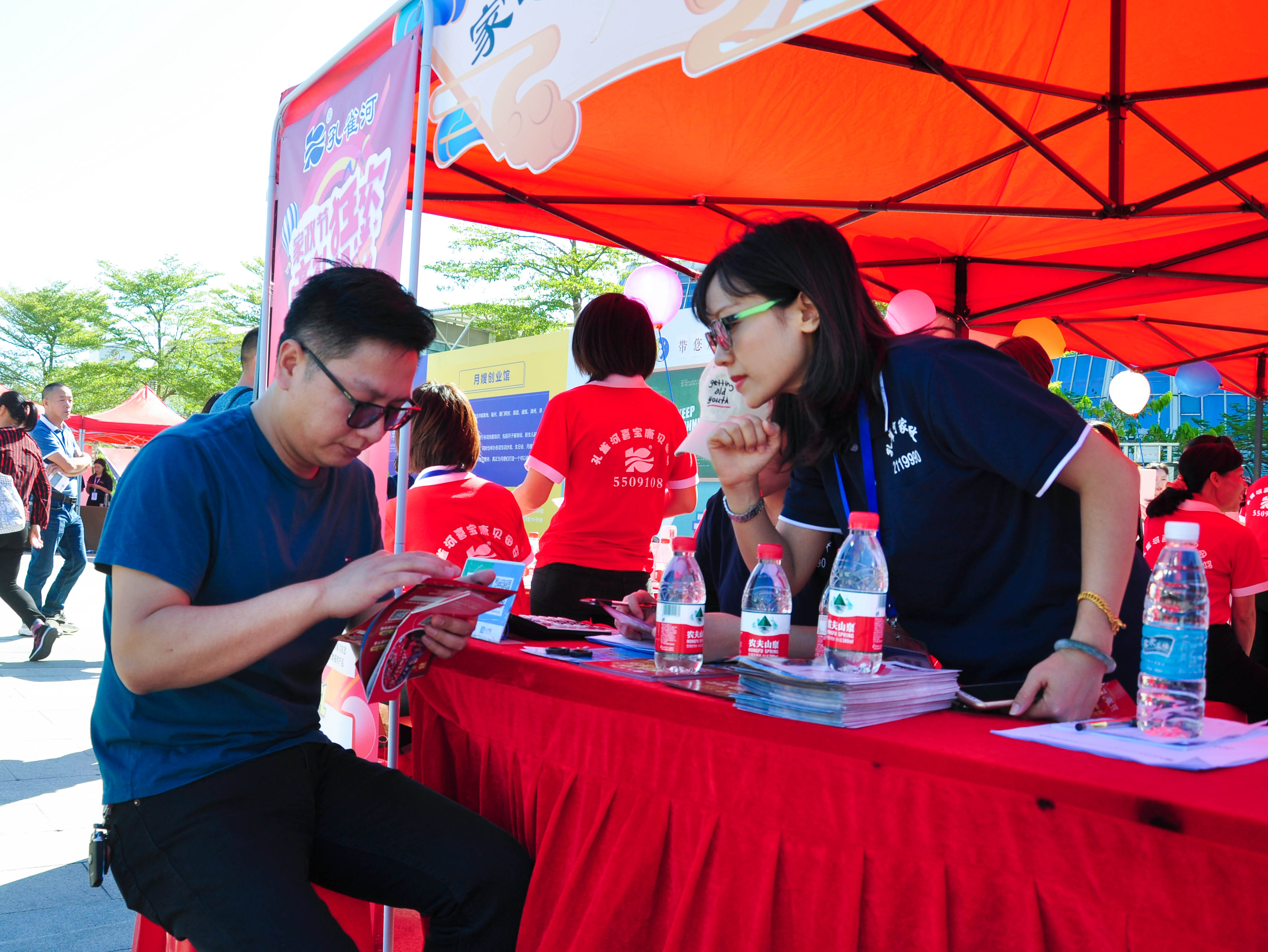 �g��Ц�Z(y��)��һ����ʮ�˰���ˇ�R�ψ�(ch��ng)������ȸ�������B�T(m��n)�е����ü�����(ji��)