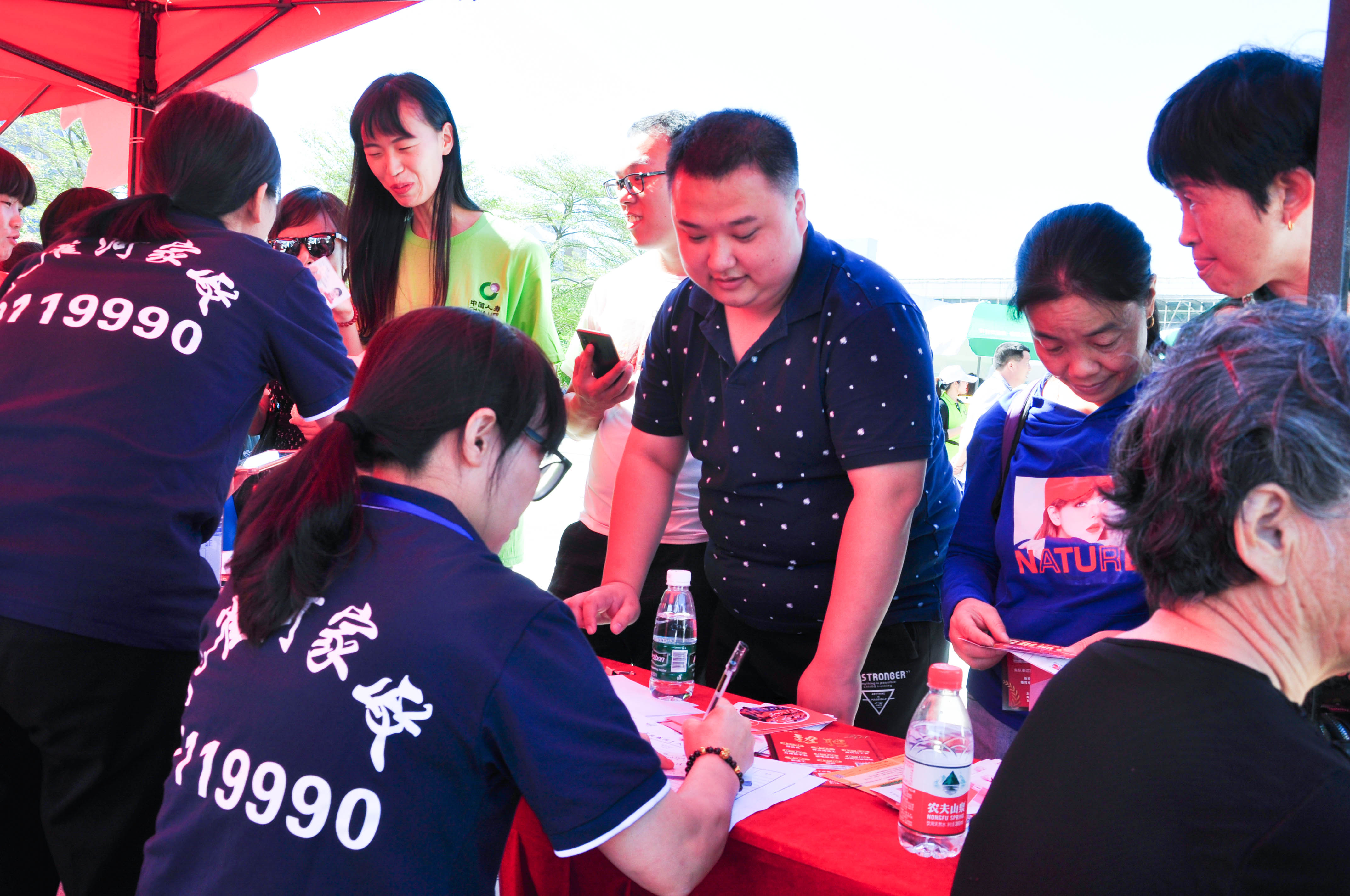 �g��Ц�Z(y��)��һ����ʮ�˰���ˇ�R�ψ�(ch��ng)������ȸ�������B�T(m��n)�е����ü�����(ji��)