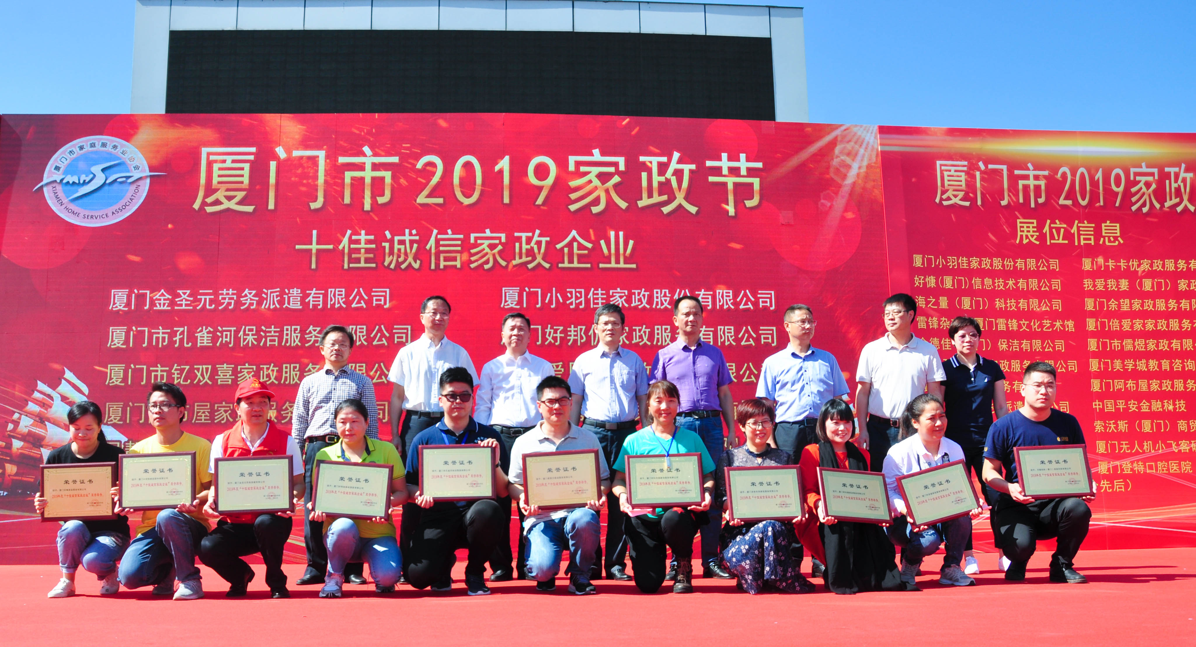 �g��Ц�Z(y��)��һ����ʮ�˰���ˇ�R�ψ�(ch��ng)������ȸ�������B�T(m��n)�е����ü�����(ji��)