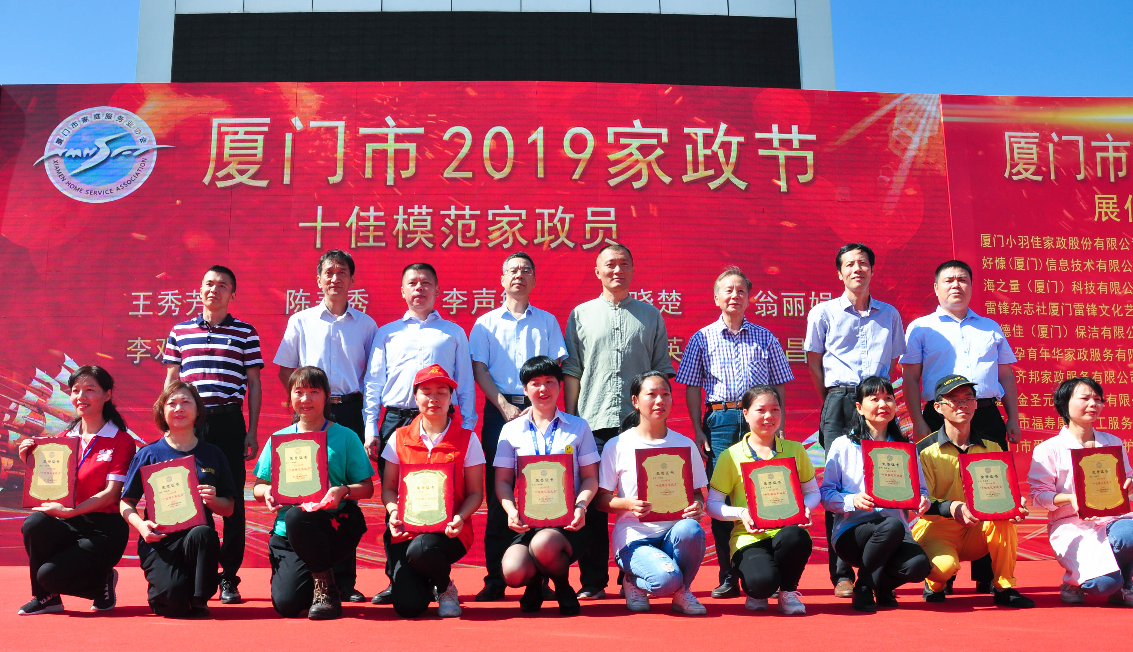 �g��Ц�Z(y��)��һ����ʮ�˰���ˇ�R�ψ�(ch��ng)������ȸ�������B�T(m��n)�е����ü�����(ji��)